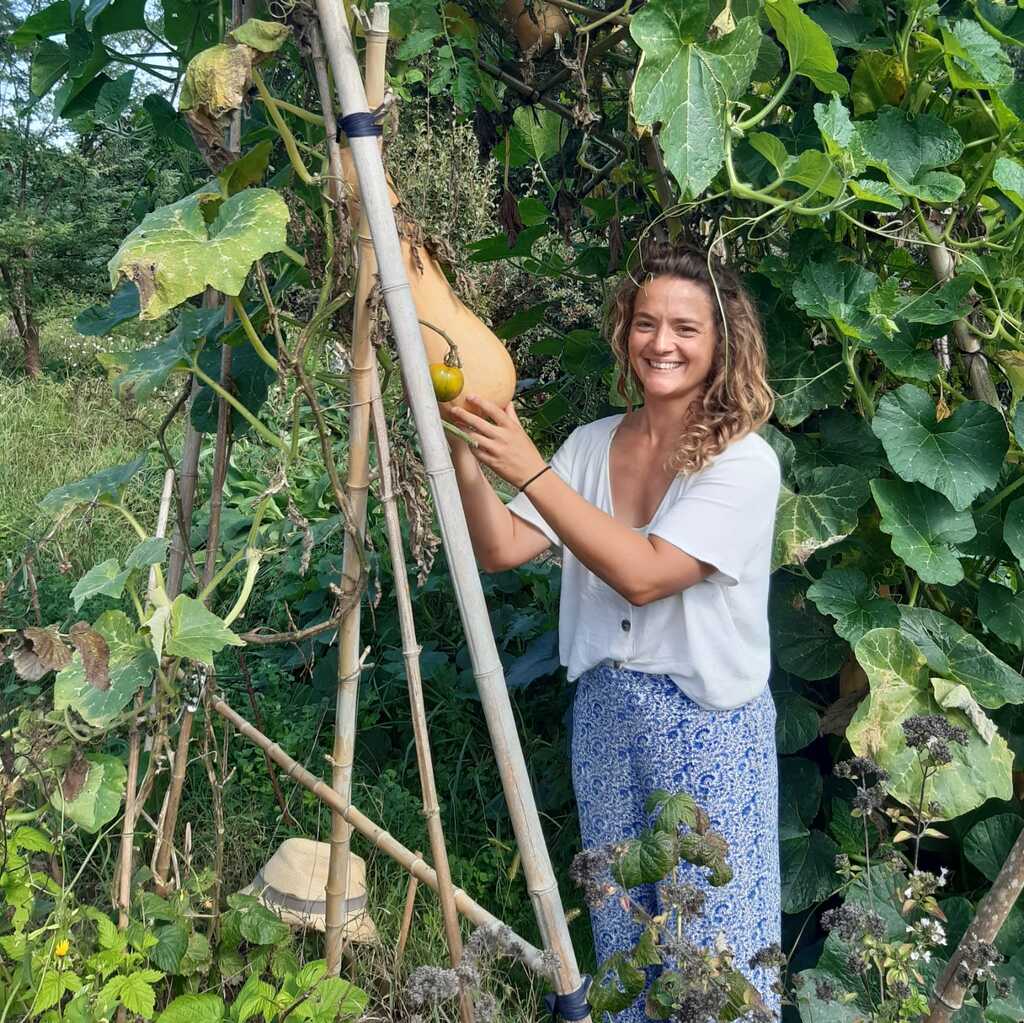 Clémence, créatrice de jardins thérapeutiques en permaculture en entreprises au pays basque.